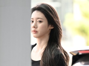 [포토] 베이비몬스터 로라 ‘몬스티즈 많이 왔나?’