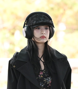 [포토] 베이비몬스터 아현 ‘어떤 음악을 듣고 있을까?’