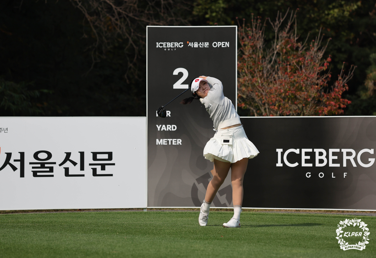 Yoo Hyun-jo tees off on the second hole. (KLPGA)