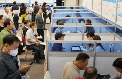 Korea's manufacturing jobs rise for first time in 27 months
