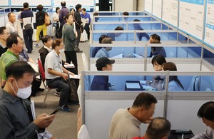 Korea's manufacturing jobs rise for first time in 27 months