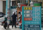 국제유가 100달러 재돌파에도 기름값 동결…커지는 정유사 손실·출구 고민