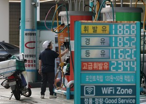 국제유가 100달러 재돌파에도 기름값 동결…커지는 정유사 손실·출구 고민