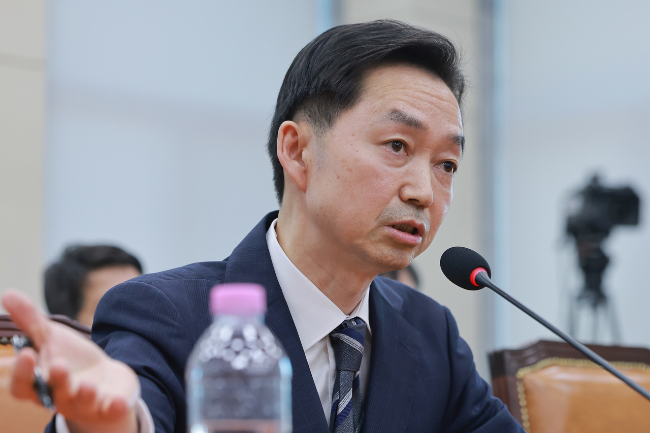 김지용 초대 중대범죄수사청장 후보자가 14일 국회 행정안전위원회에서 열린 인사청문회에서 행안위원 질의에 답하고 있다.  [연합]