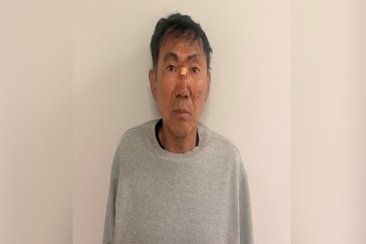 인천 한 대형 상업시설에서 흉기를 휘둘러 시민 8명을 다치게 한 최충락(59)의 신상정보가 16일 공개됐다. 인천경찰청은 이날 오후 신상정보공개심의위원회를 열고 살인미수와 공공장소 흉기소지 혐의로 구속된 최충락의 이름, 나이, 얼굴 사진(머그샷)을 공개했다. 2026.10.16 [인천경찰청 제공] [연합]
