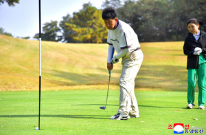 Golfkeppni haldin í Pjóngjangi