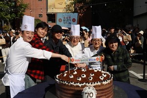 “7시간 기다렸다” 성심당 ‘칠순잔치 케이크’ 1000명에 무료 나눔