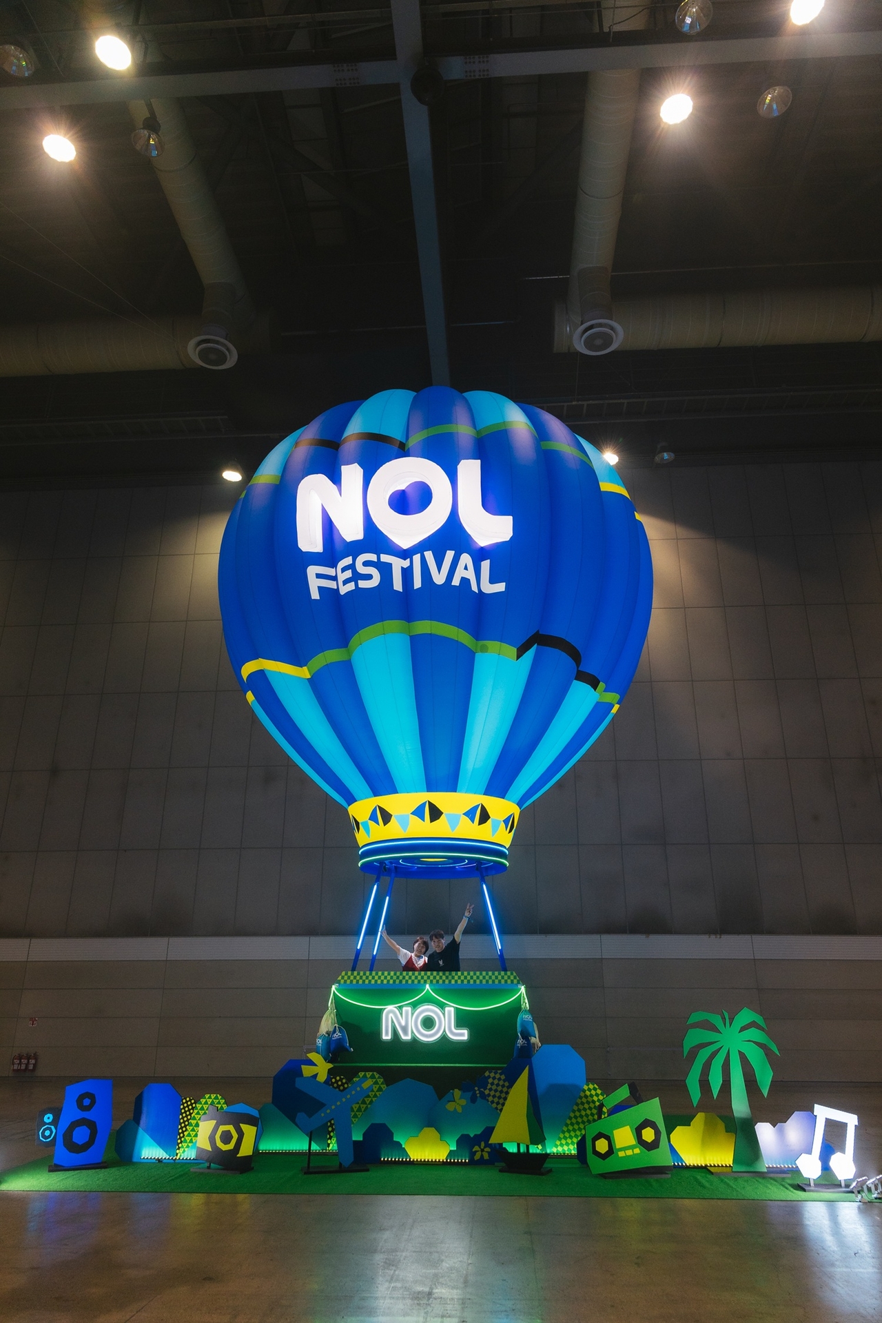 A hot-air balloon photo zone at the NOL Festival. [NOL Universe]