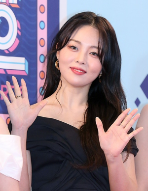 [뮤즈이슈]HYNN 무대 끊고 인사..정치인·주최 측 결국 사과 “심려 끼쳐 죄송”