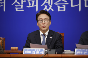 [뮤즈이슈]HYNN 무대 끊고 인사..정치인·주최 측 결국 사과 “심려 끼쳐 죄송”