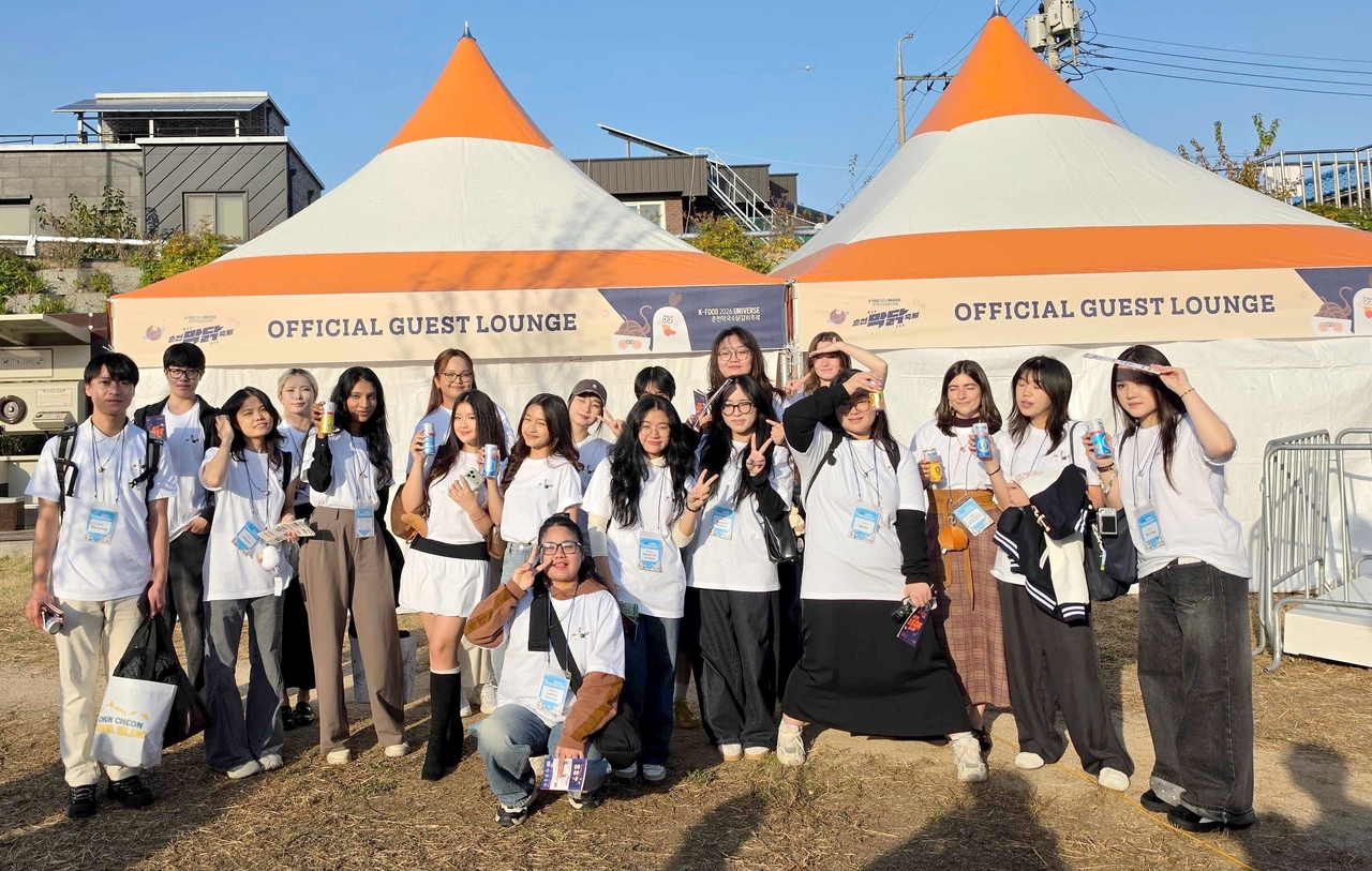8개국 유학생으로 구성된 글로벌 춘천 관광크루 20명은 SNS 축제 홍보와 외국인 이용 환경 점검에 나섰다.