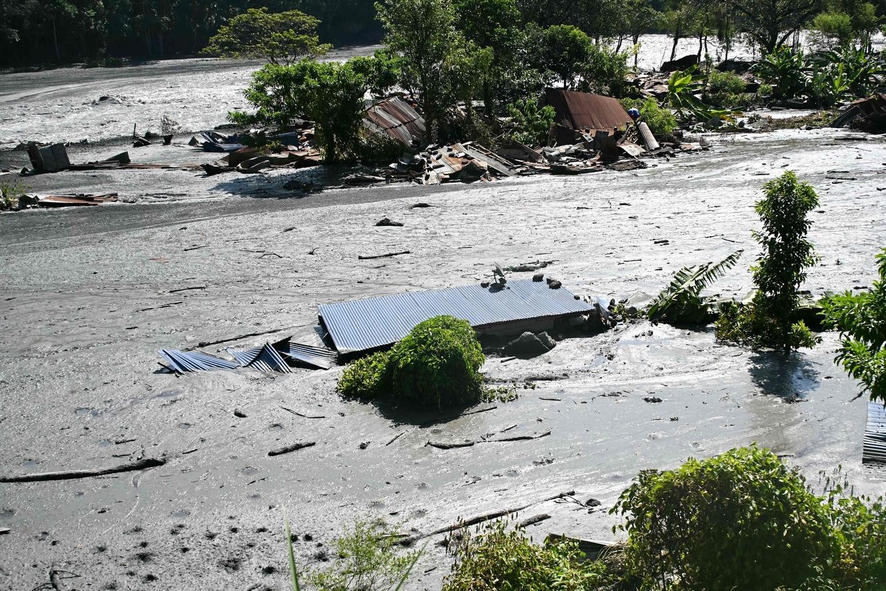Damaged houses lie partially submerged in sludge along the banks of the Budhi Gandaki river in Nepal's Gorkha district on Wednesday. (AFP-Yonhap)