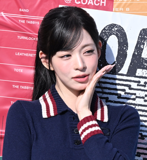 [포토] 이채영 ‘모닝 꽃받침’