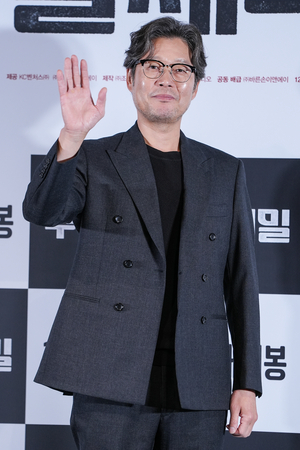 [포토] 유재명, ‘무서운 사람 아니예요’