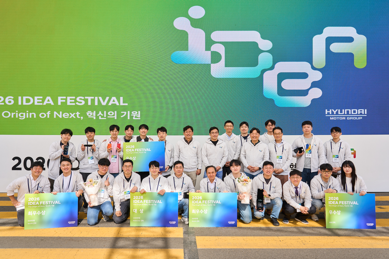 19일 경기 화성시 현대차·기아 남양연구소에서 열린 ‘2026 아이디어 페스티벌’에 참가한 연구원들이 기념촬영을 하고 있다. [사진=현대차·기아]
