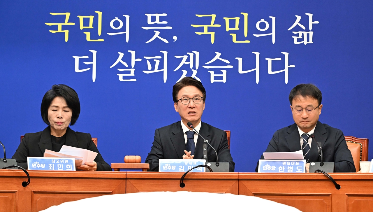 김민석 더불어민주당 대표가 19일 오전 서울 여의도 국회에서 열린 최고위원회의에서 모두발언하고 있다. 이상섭 기자
