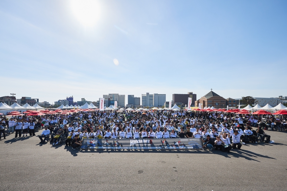 지난 17일 충청남도 보령시 보령머드엑스포광장에서 진행된 ‘2026 혼다데이 [와보령]’ 참가자들이 기념 촬영을 하고 있다. [혼다코리아 제공]