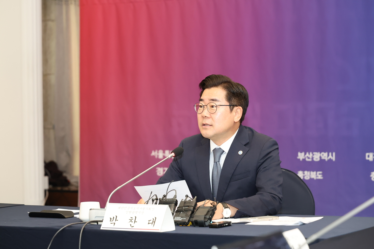박찬대 대한민국시도지사협의회 회장(인천시장)이 19일 서울 중구 프레스센터에서 열린 행정안전부 출입 기자단 간담회에서 지방재정 안정과 실질적인 재정분권 추진을 위한 주요 현안 및 향후 대응 방향을 설명하고 있다. [대한민국시도지사협의회 제공]