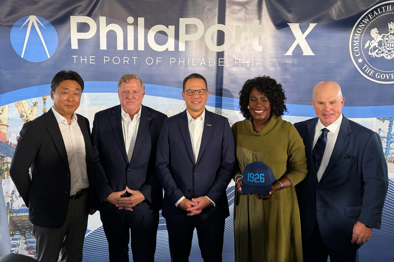 Scott Cornell, CEO of Glovis America (second from left), Pennsylvania Governor Josh Shapiro and Philadelphia Mayor Cherelle Parker pose for a photo at the Philadelphia port expansion announcement event on Tuesday. [Hyundai Glovis]