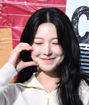 [포토] 프로미스나인 백지헌 ‘너무 눈 부셔요’