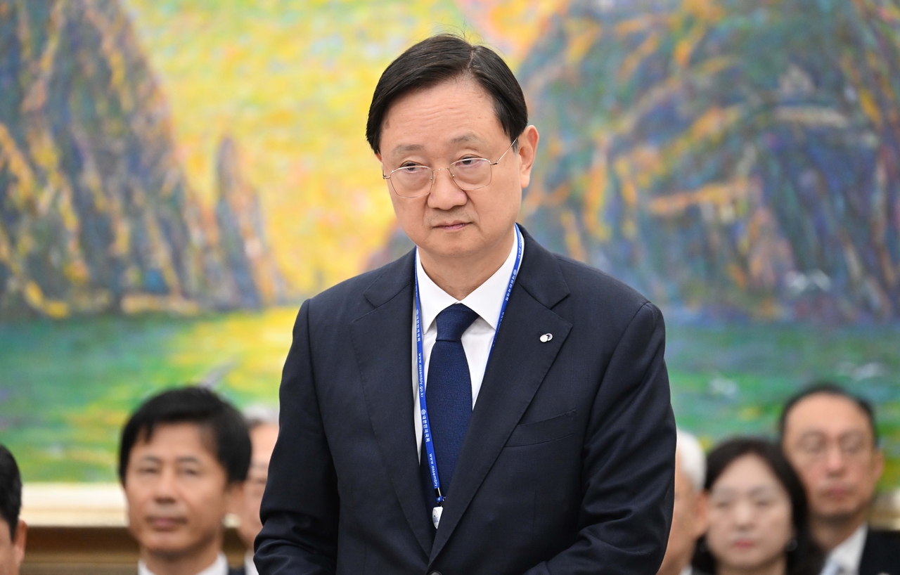 Financial Supervisory Service Governor Lee Chan-jin attends the National Assembly's Political Affairs Committee national audit of the FSS in Yeouido, Seoul, on Monday morning. (Lee Sang-sub)