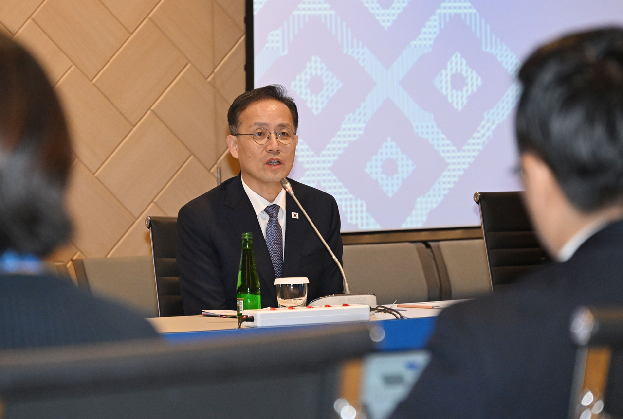 국제통화기금(IMF)·세계은행(WB) 연차총회 및 주요 20개국(G20) 재무장관·중앙은행 총재 회의, 주요 7개국(G7) 재무장관·중앙은행 총재 회의 참석차 태국 방콕을 방문 중인 이형일 부총리 겸 재정경제부 장관이 16일(현지시간) 퀸시리낏 컨벤션센터(QSNCC)에서 열린 기자간담회에서 발언하고 있다. [재정경제부 제공]