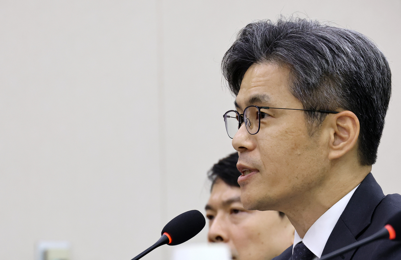 박철우 서울중앙지방공소청장이 19일 국회 법제사법위원회에서 열린 서울광역공소청(옛 서울고검) 등에 대한 국정감사에서 의원 질의에 답하고 있다. [연합]