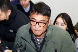 ‘성폭행 무혐의’ 김건모 ‘사이버 레커’ 피해자들 위해 공익 제보