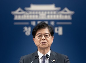靑 “전작권, 운전대 우리가 잡자는 것…美더러 내리라는 것 아냐”