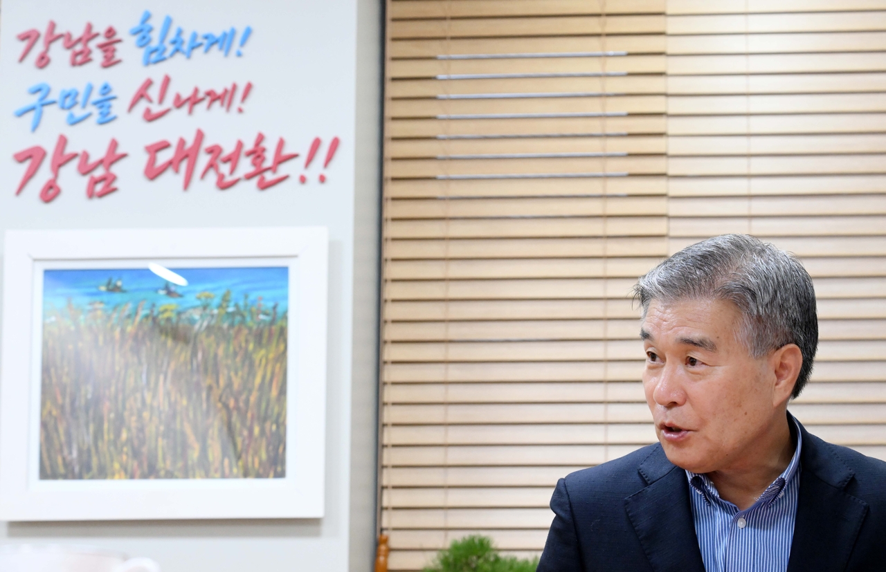 Gangnam-gu Mayor Kim Hyeon-ki speaks during an interview with The Korea Herald at Gangnam-gu Office in Seoul on Tuesday. (Lee Sang-sub/The Korea Herald)