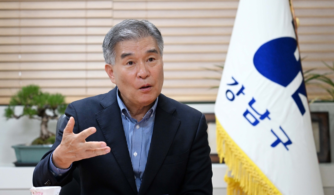 Gangnam-gu Mayor Kim Hyeon-ki speaks during an interview with The Korea Herald at Gangnam-gu Office in Seoul on Tuesday. (Lee Sang-sub/The Korea Herald)