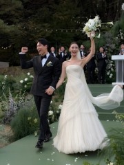 ‘케데헌’ 이재, 연인 샘킴과 깜짝 결혼…조부 신영균 옛집서 화촉