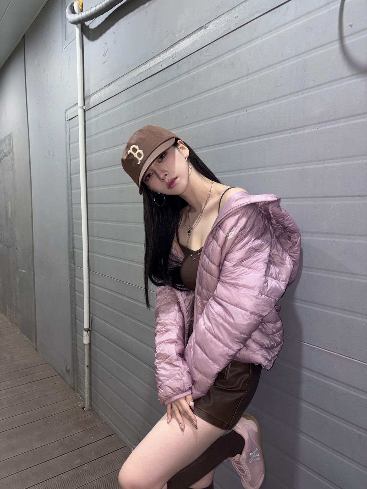 Karina of aespa wore a pink MLB Curve Air Shell hooded jacket in its LA Dodgers edition with brown-toned pieces for a romantic look. (Instagram)