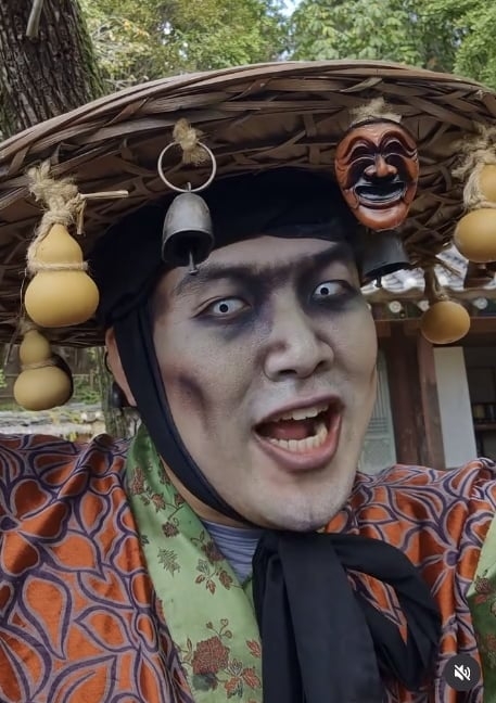 Actor A performs as Eodugsini at the Korean Folk Village in Yongin, Gyeonggi Province. [A's SNS]