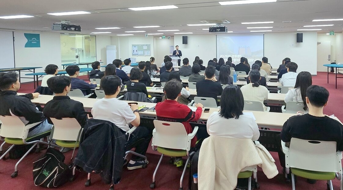 강원랜드가 하이원글로벌아카데미를 통해 청년인턴 카지노딜러 50명을 선발해 교육에 들어갔다.