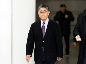 경찰, ‘보수논객’ 지만원 구속영장 신청…“60차례 5·18 북한군 개입 주장”