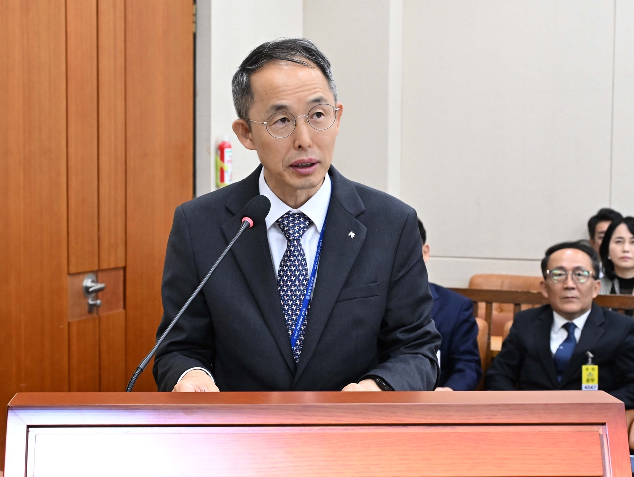 황기연 한국수출입은행장이 20일 오전 서울 여의도 국회에서 열린 국회 재정경제기획위원회의 국정감사에서 업무보고를 하고 있다. 이상섭 기자