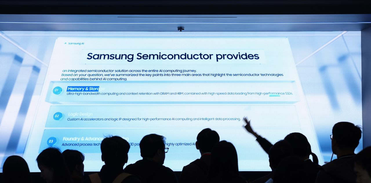 Visitors explore Samsung Electronics' semiconductor technologies at the company's booth during SedEx2026, South Korea's largest semiconductor trade show, held at Coex in southern Seoul from Oct. 14 to 16. (Newsis)