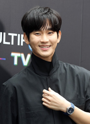 [뮤즈이슈]김수현, ‘가세연’ 유튜브 폐쇄 요청‥“AI 조작으로 명예훼손”
