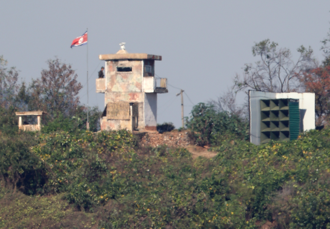 A North Korean loudspeaker directed at South Korea is seen along the Imjin River from the border area of Paju, Gyeonggi Province, on Tuesday. (Yonhap)