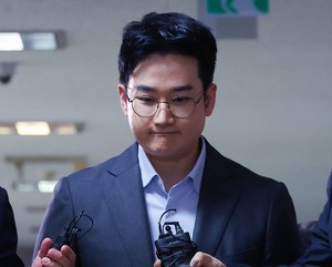 부모·여동생·아내 의사…‘피습 자작극’ 정이한 측 “의사 집안서 의사 안 돼, 갈등 풀려한 것”