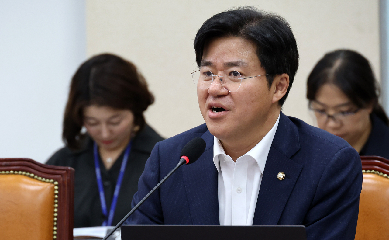 여당 간사인 더불어민주당 박상혁 의원이 28일 국회에서 열린 정무위원회 전체회의에서 인사말을 하고 있다. <연합뉴스>