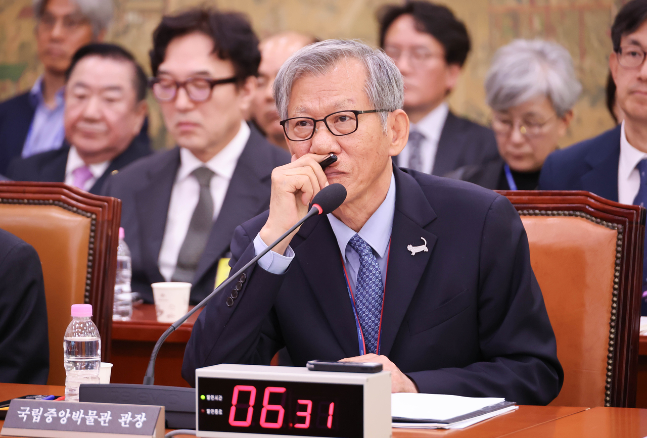 You Hong-june, director of the National Museum of Korea, attends a parliamentary audit by the National Assembly’s Culture, Sports and Tourism Committee in Yeouido, Seoul, Monday. (Yonhap)