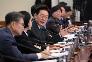 李대통령 “정부 성과 너무 많으니 홍보에 선택과 집중”