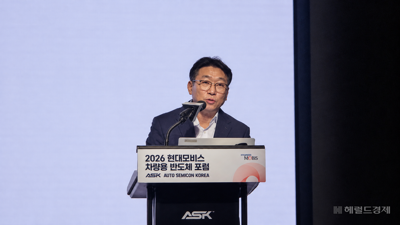 주정홍 현대자동차 전동화설계센터 상무가 21일 경기 성남시 더블트리 바이 힐튼 서울 판교에서 열린 제2회 현대모비스 차량용 반도체 포럼 ‘오토 세미콘 코리아(ASK)’에서 전동화 전략과 전력반도체 개발 방향을 발표하고 있다. 정경수 기자