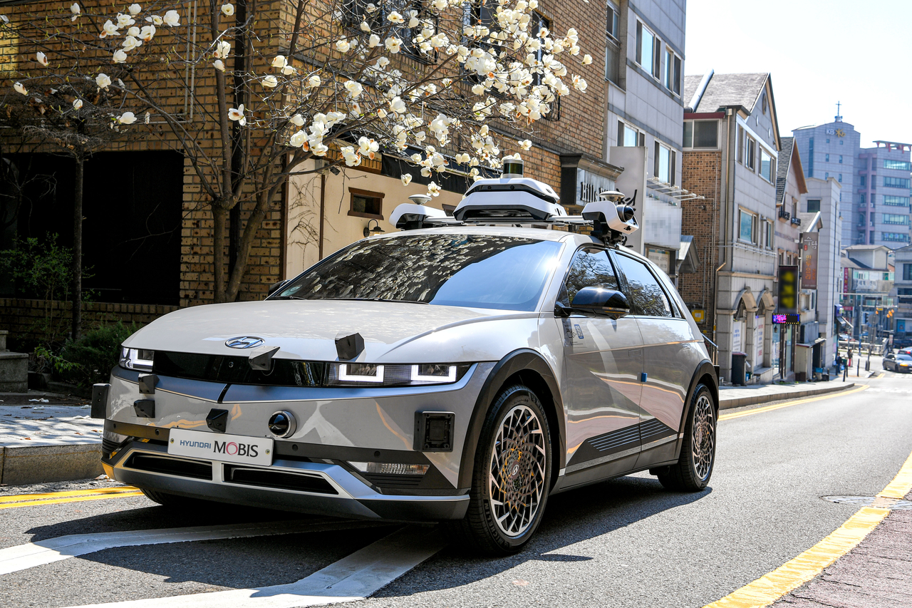 A Hyundai Mobis test vehicle equipped with various sensors collects data while driving on public roads. [Hyundai Mobis]