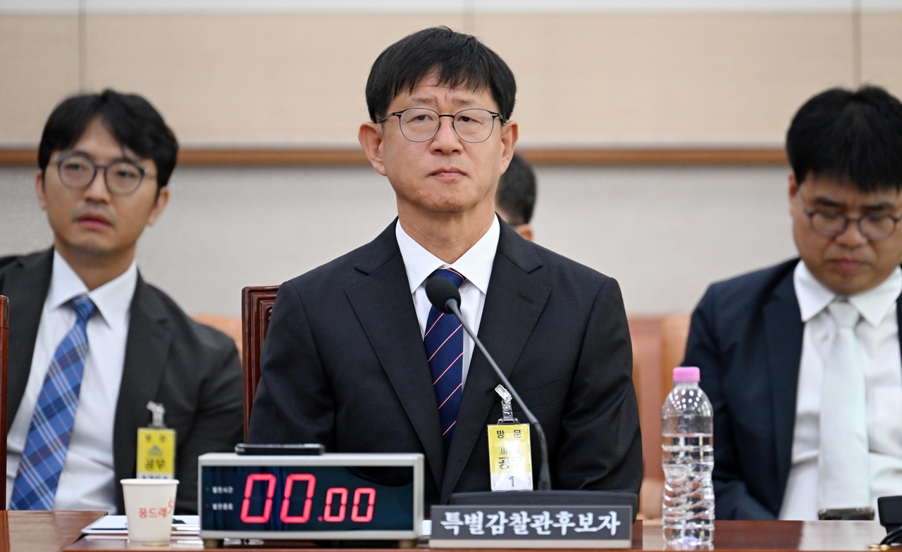 최길수 특별감찰관 후보자가 9월 18일 오전 서울 여의도 국회에서 열린 인사청문회에서 자리에 앉아 있다. 이상섭 기자