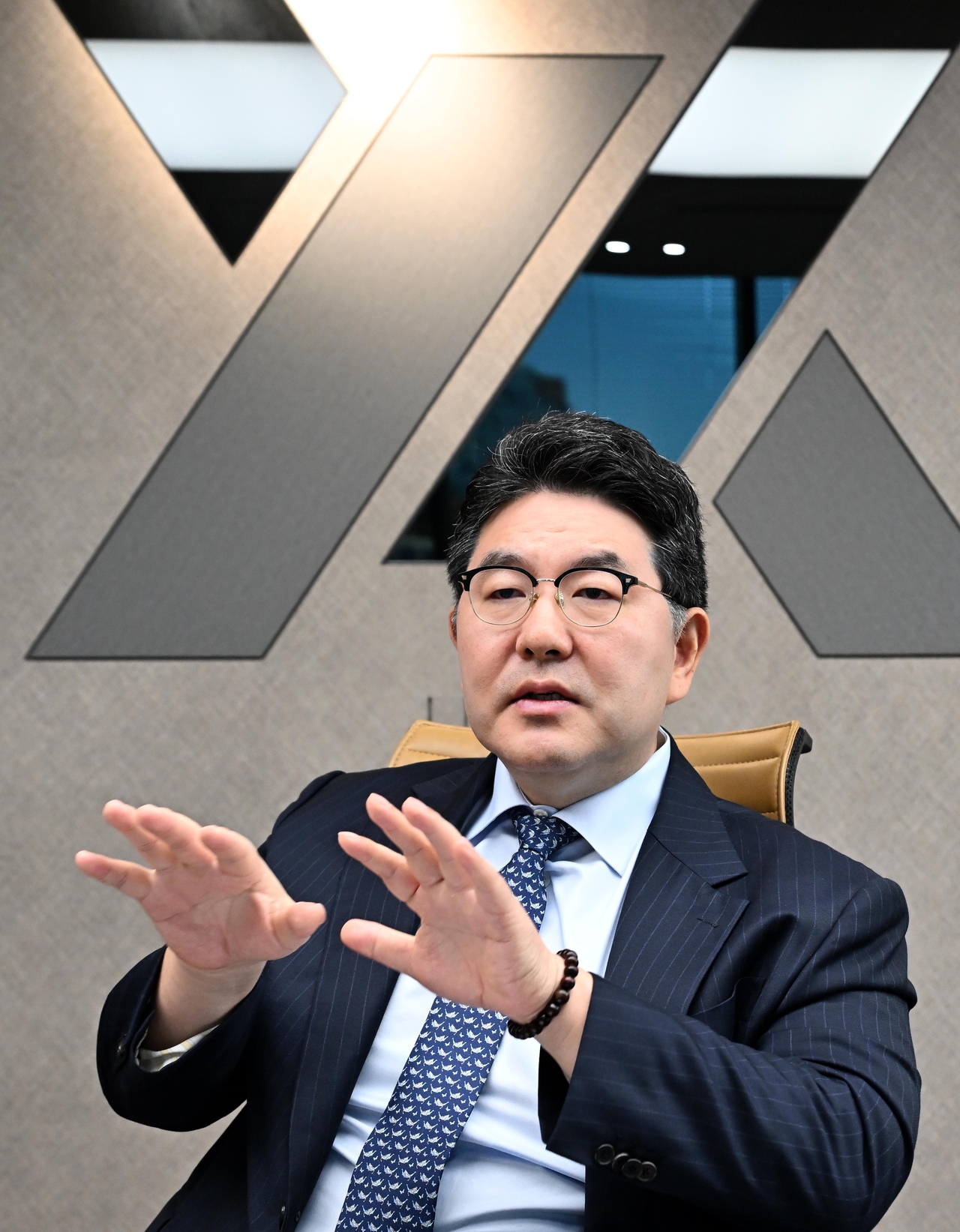 Kang Kyung-hoon, managing partner of Law Firm YK, speaks during an interview with The Korea Herald at his office in Gangnam-gu, southern Seoul, on Wednesday. (Lee Sang-sub/The Korea Herald)