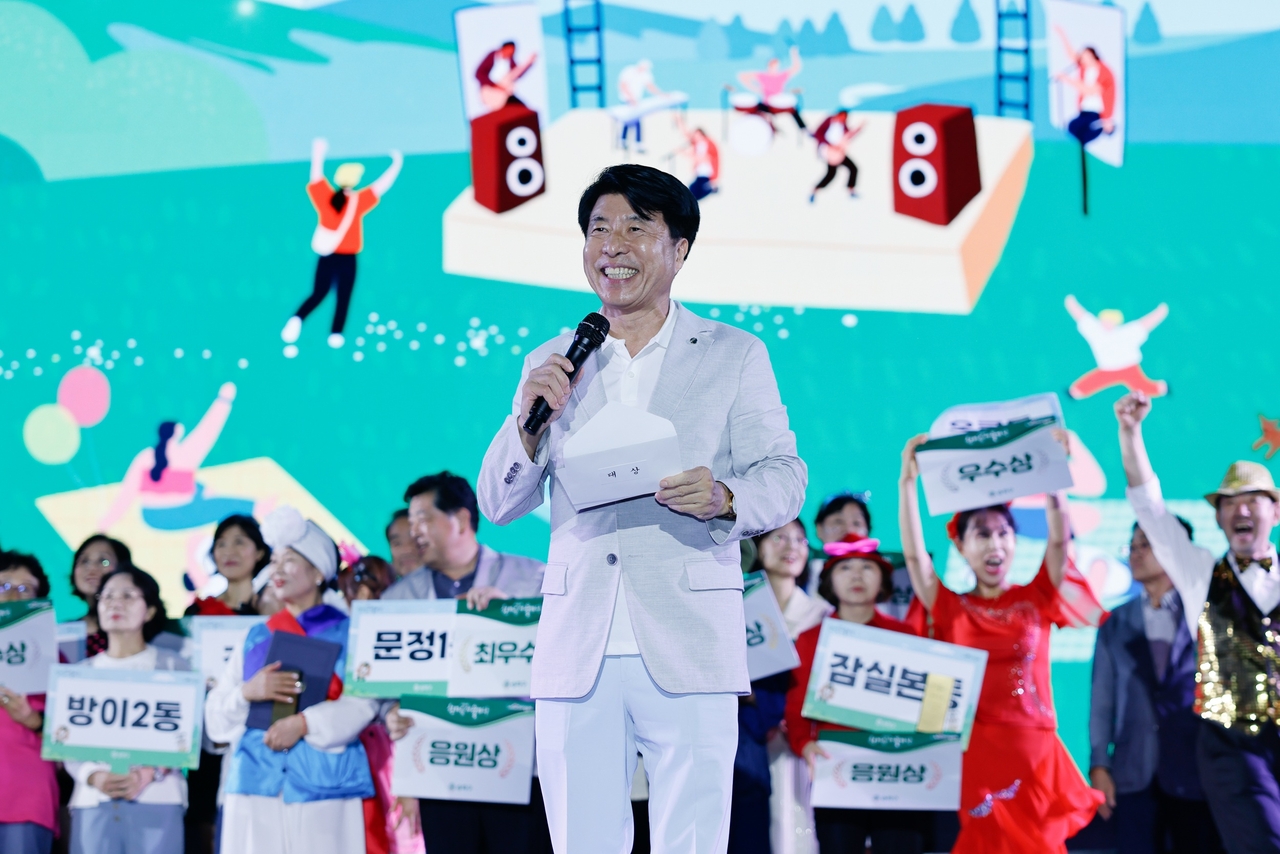 서강석 송파구청장이 지난해 행사에서 인사말을 하고 있다.