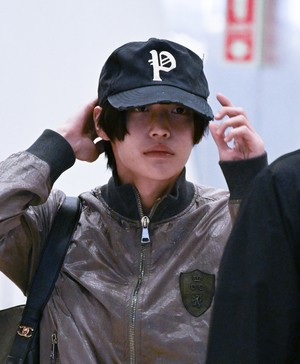 [포토] 라이즈 원빈 ‘모자 한번 고쳐쓰고’